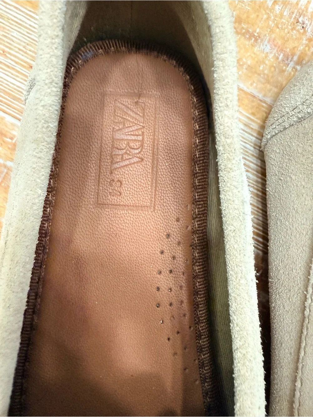 ZARA Big Kids Beige Suede Comfort Loafer Slip On Shoes AU Size 3.5 US Size 4